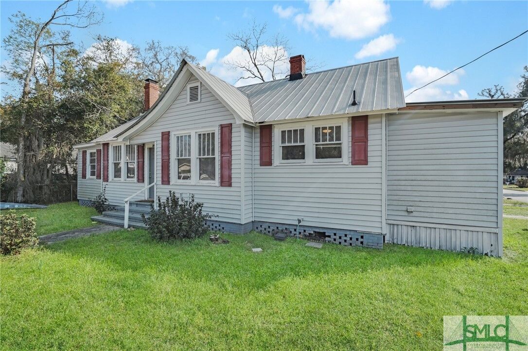 Property Photo: 2101 Delesseps Avenue GA 31404