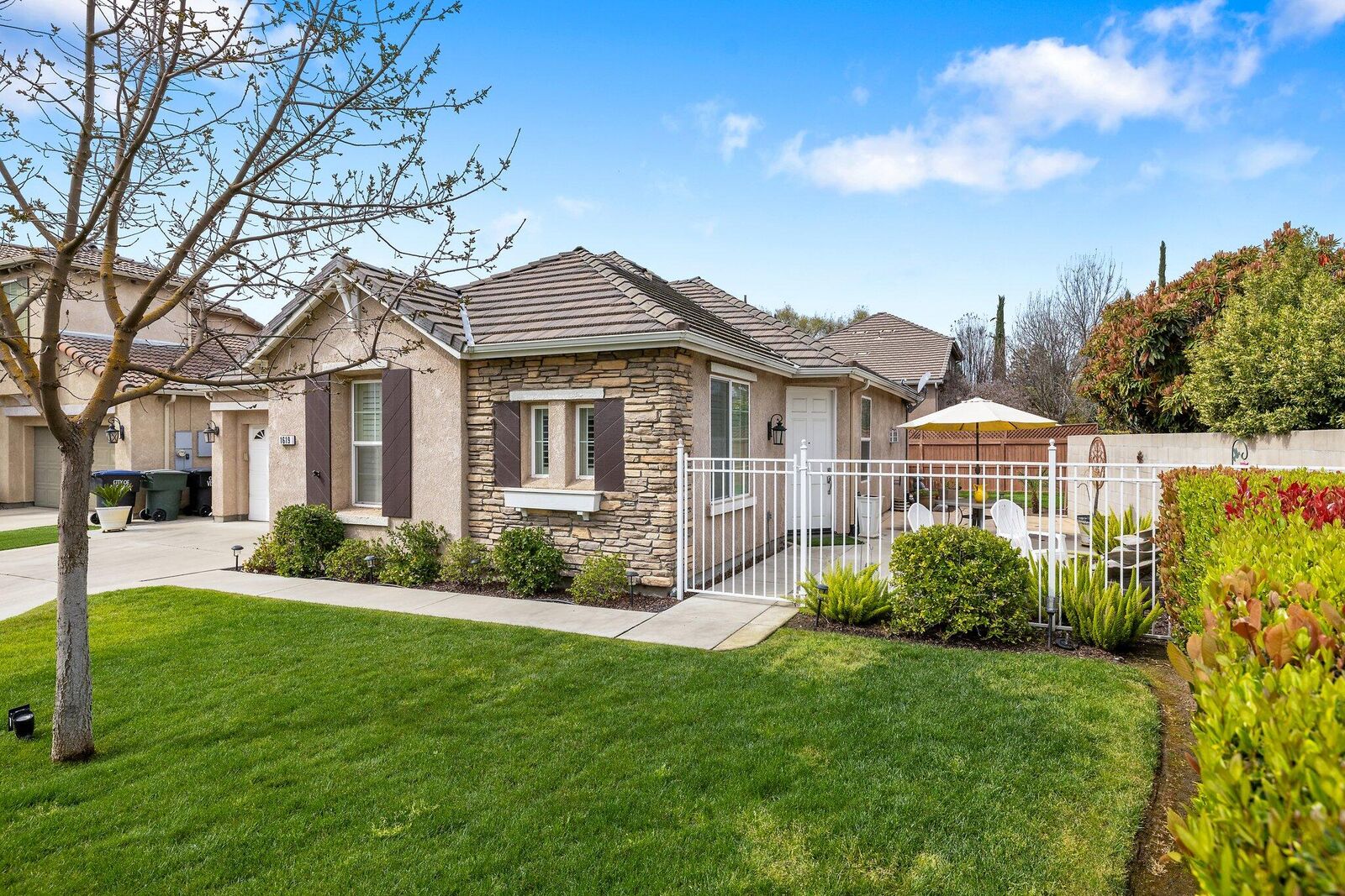 Property Photo: 1619 N Selva Court CA 93291