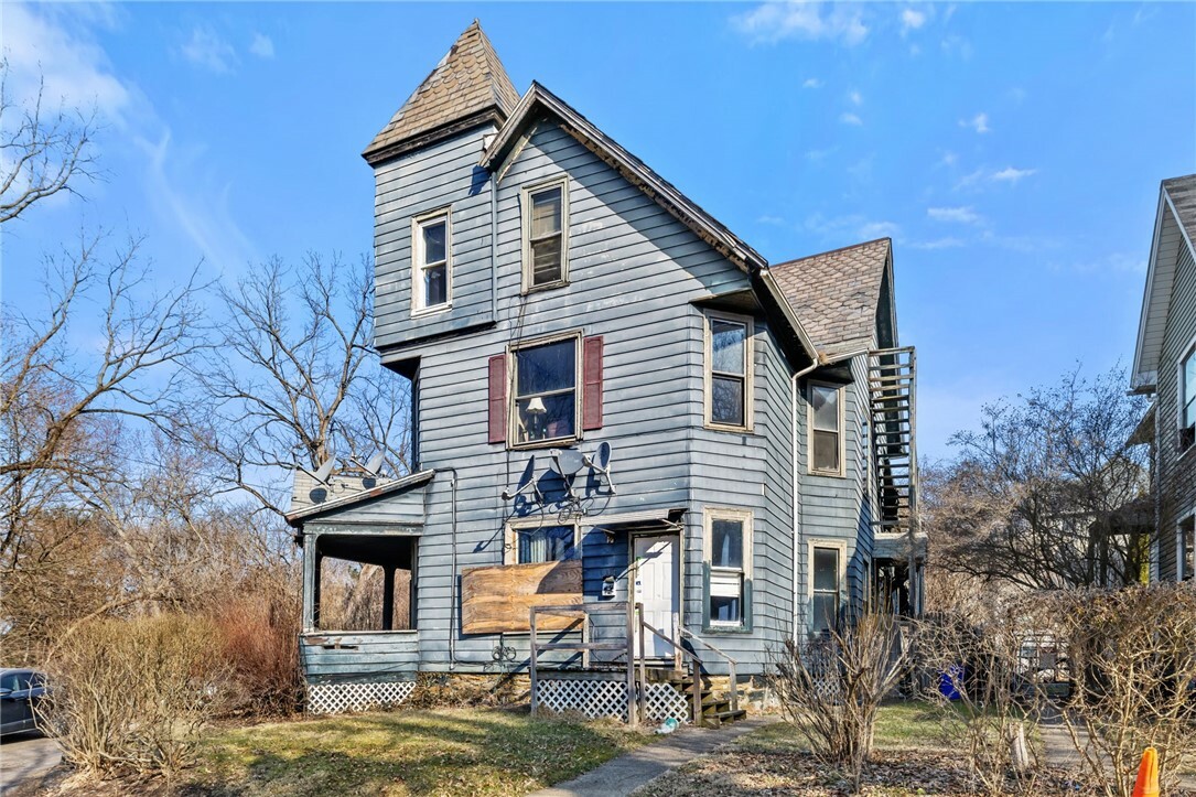 Property Photo: 327 Crescent Ave PA 16101