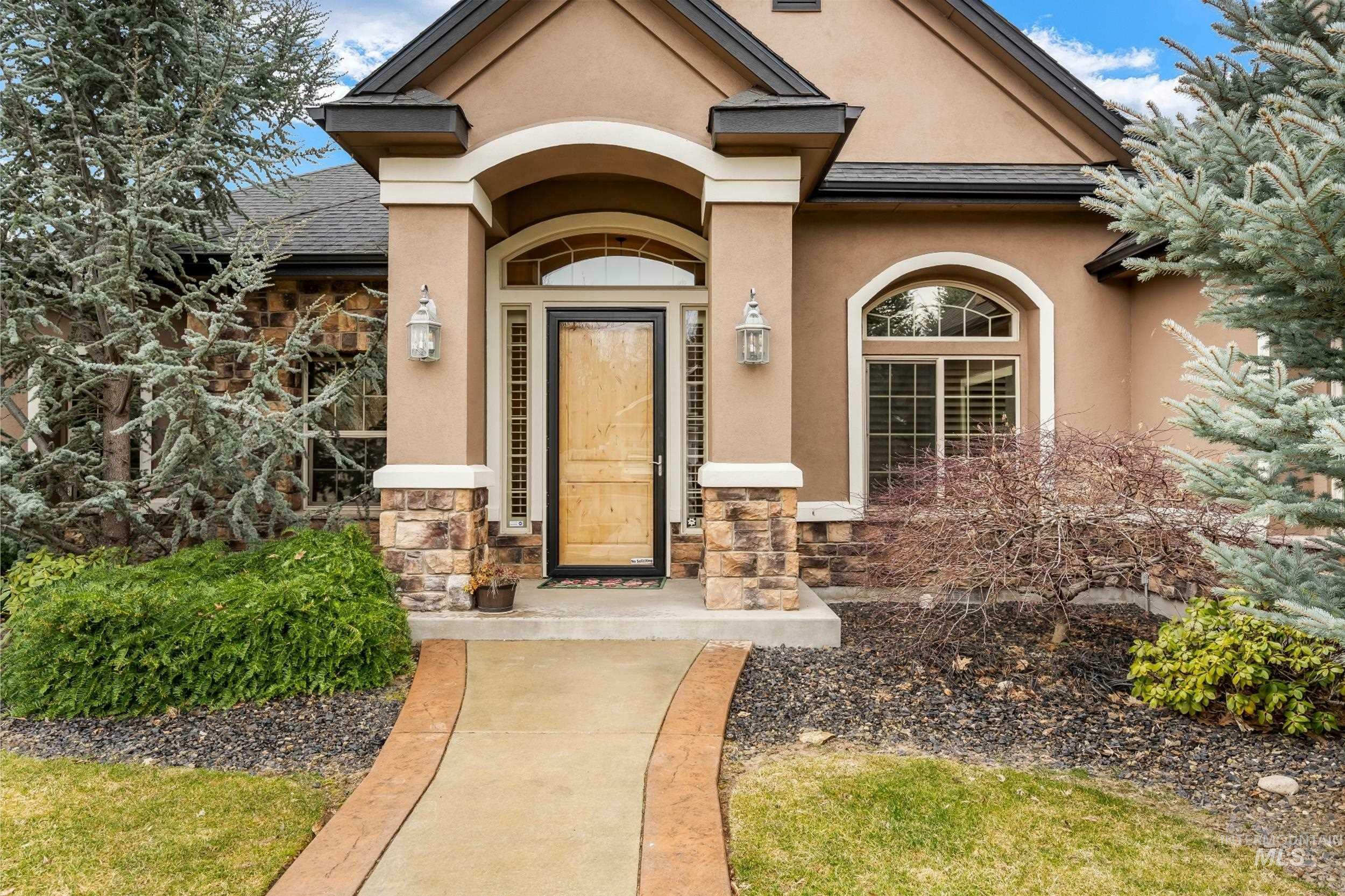 Property Photo: 939 N Grey Pebble Way ID 83616