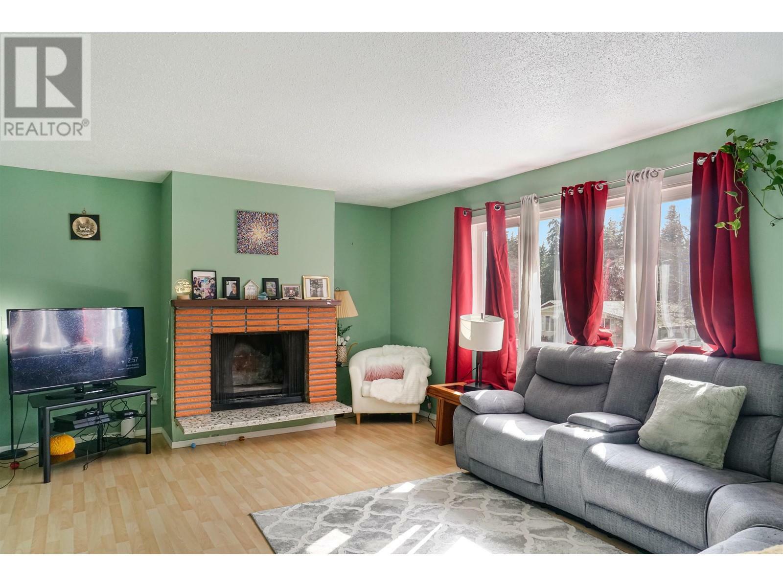 Property Photo: 1124 Tweedsmuir Avenue BC V8C 1B7
