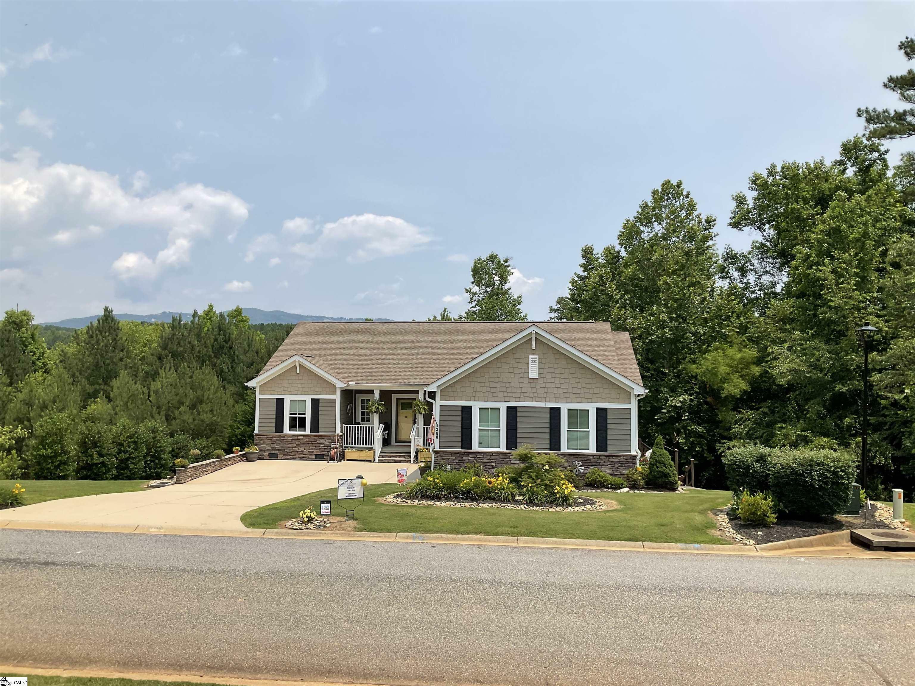 Property Photo: 300 Wedge Way SC 29690