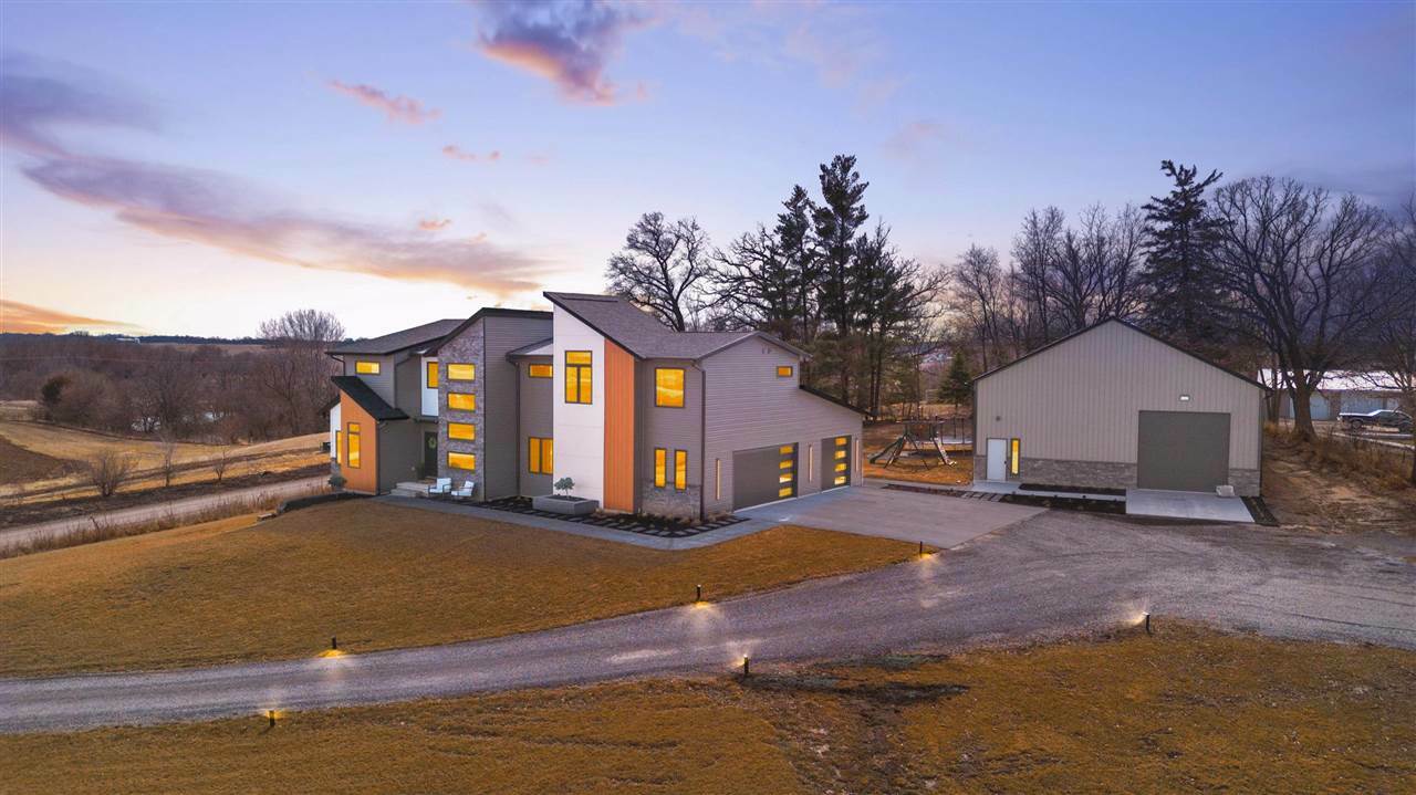 Property Photo: 4615 Elynn Ln NE IA 52333