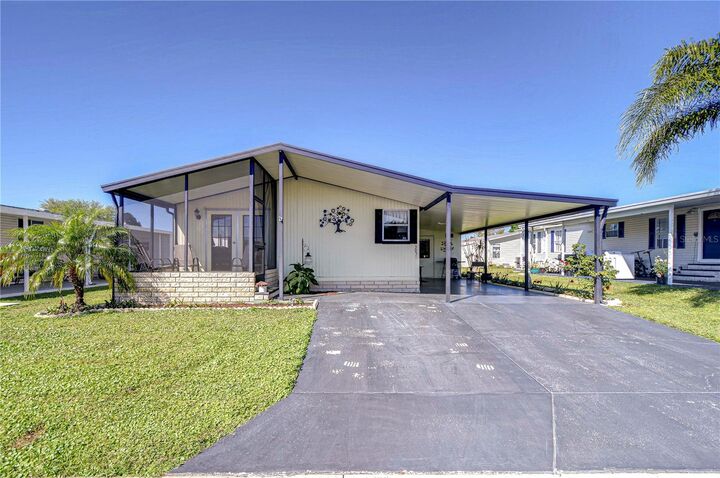 Property Photo:  3051 Shady Creek Drive  FL 33543 