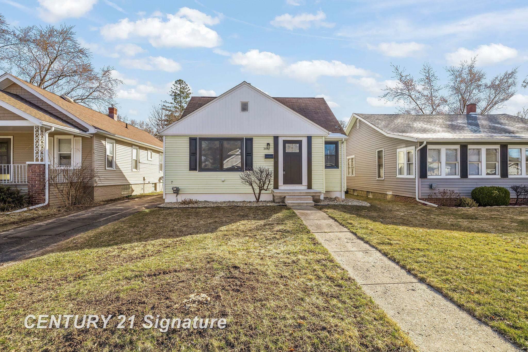 Property Photo: 3442 Mackinaw Street MI 48602