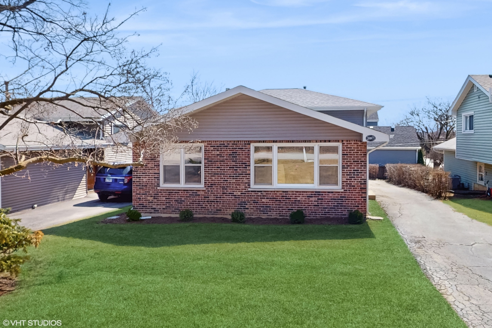 Property Photo: 26W471 Harrison Street IL 60190