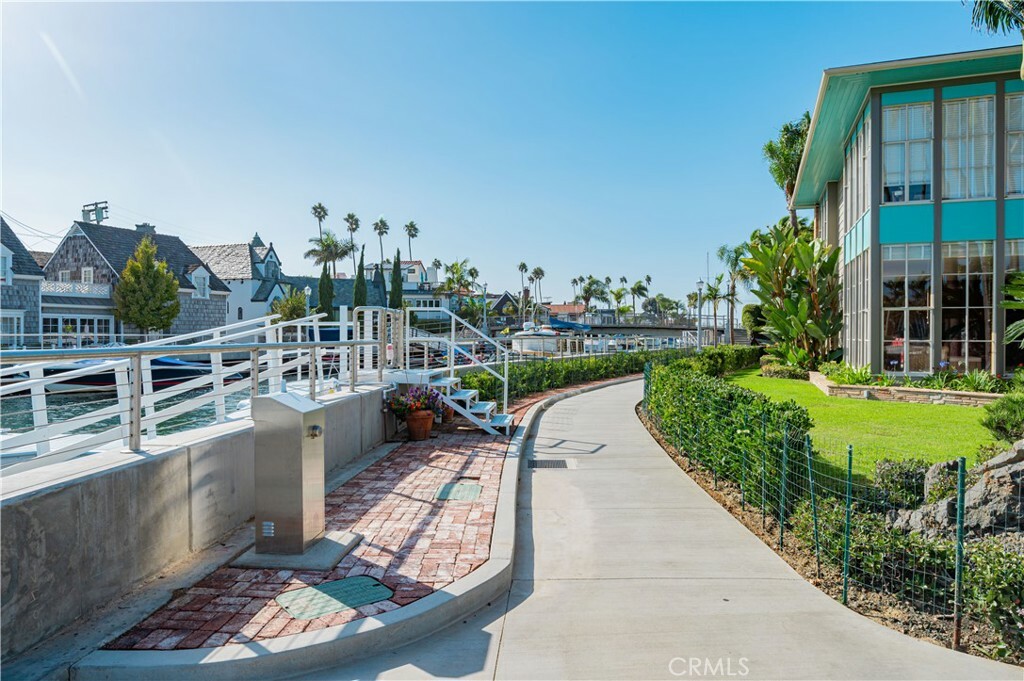 Property Photo: 15 The Colonnade CA 90803