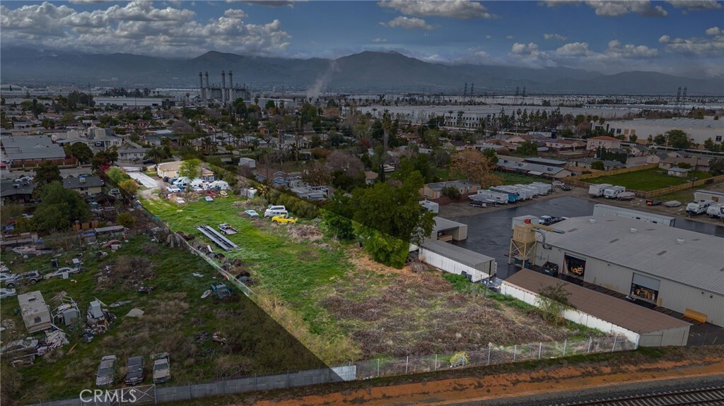 Property Photo: 1905 E Victoria Avenue CA 92408