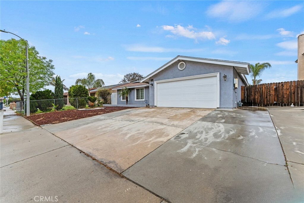 Property Photo: 25318 Dracaea Avenue CA 92553