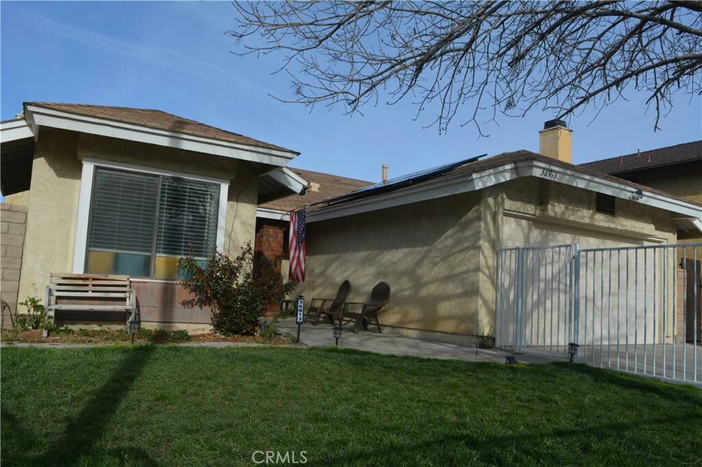 Property Photo: 36913 Tobira Drive CA 93550