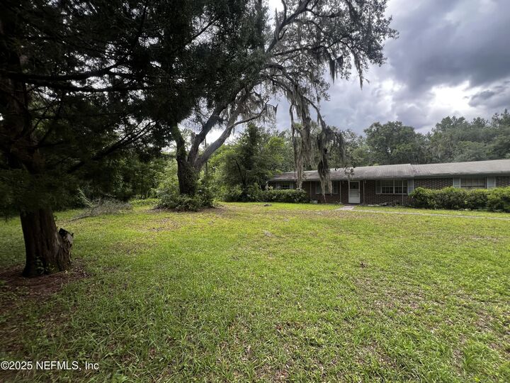 Property Photo: 2731 Howard Road FL 32068