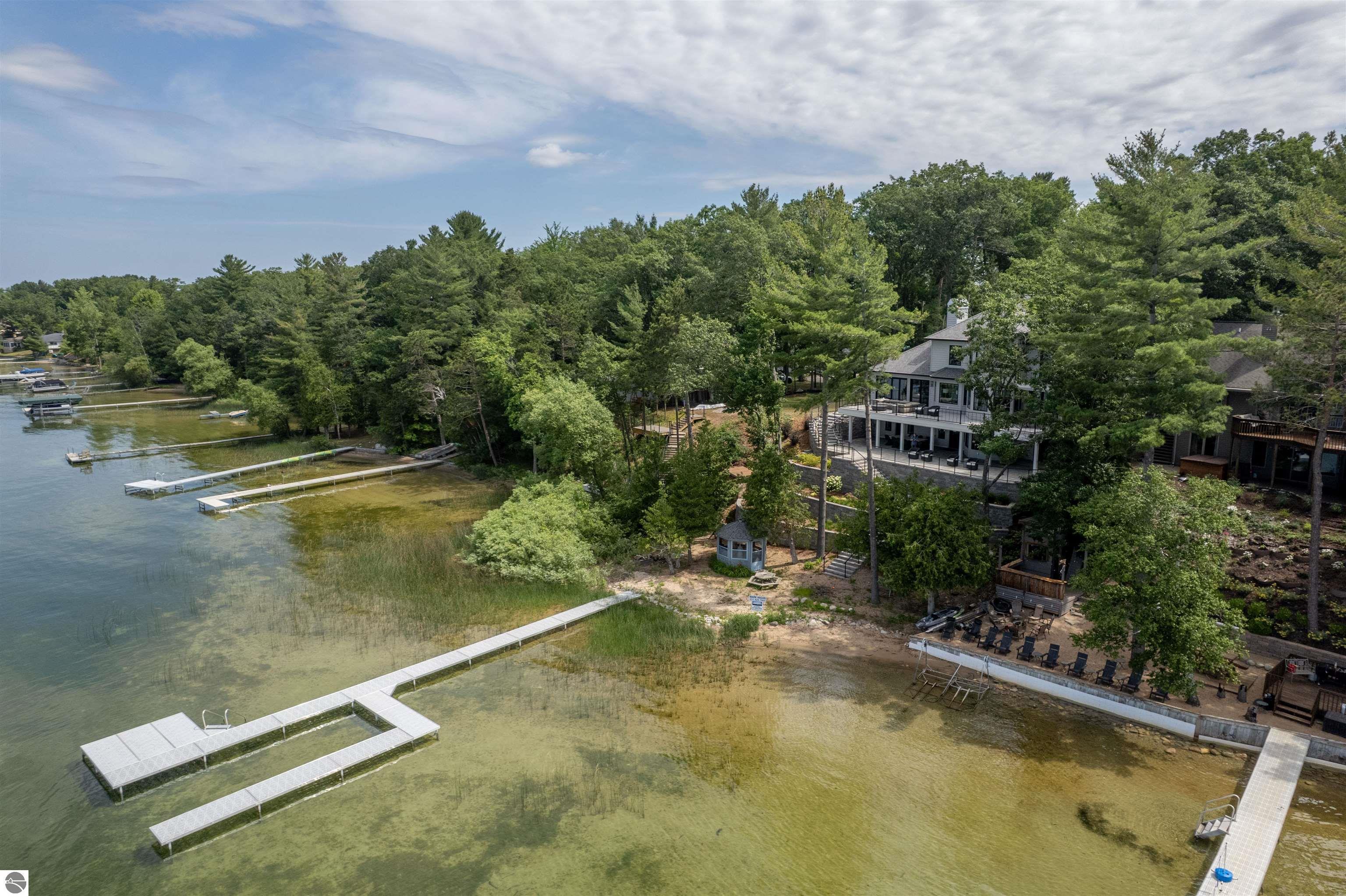 Property Photo: 5568 Lakeview Drive MI 49643