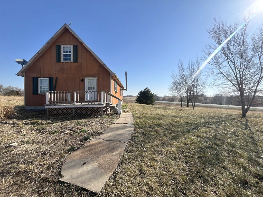 Property Photo: 4560 Byard Rd MO 64644