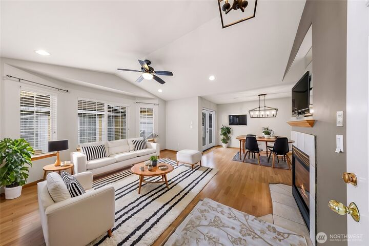 Property Photo:  2922  Racine Street  WA 98226 