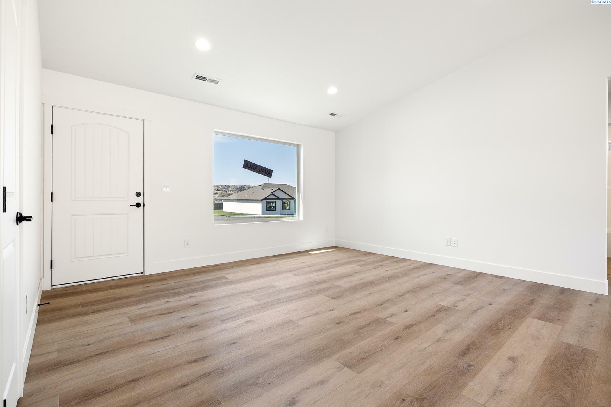 Property Photo: 6562 W 30th Pl WA 99338