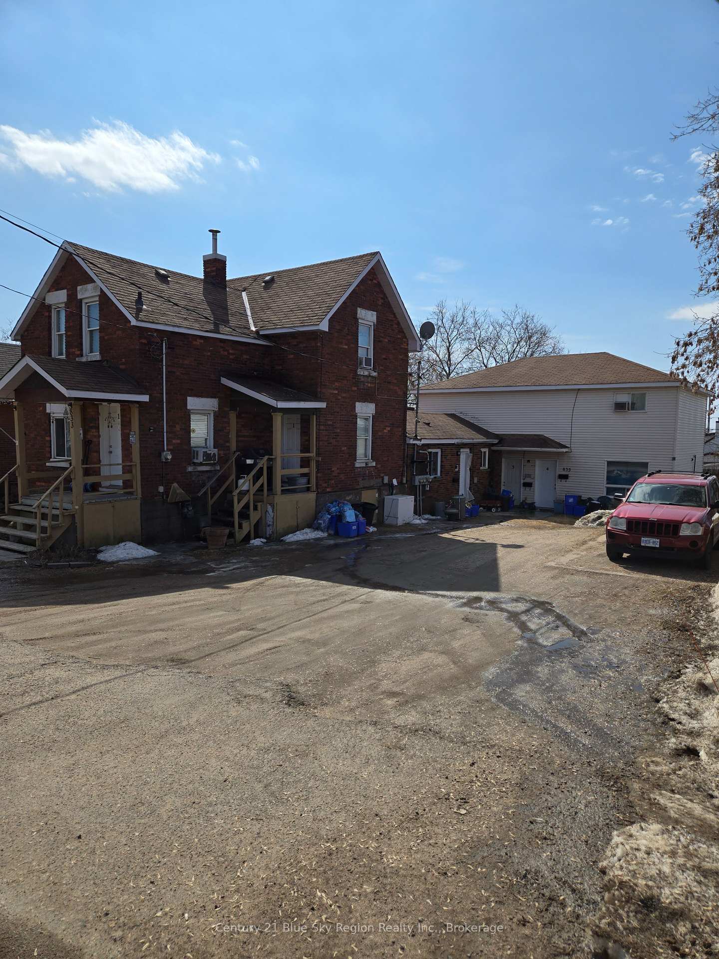 Property Photo: 833 Worthington Street E ON P1B 1J3