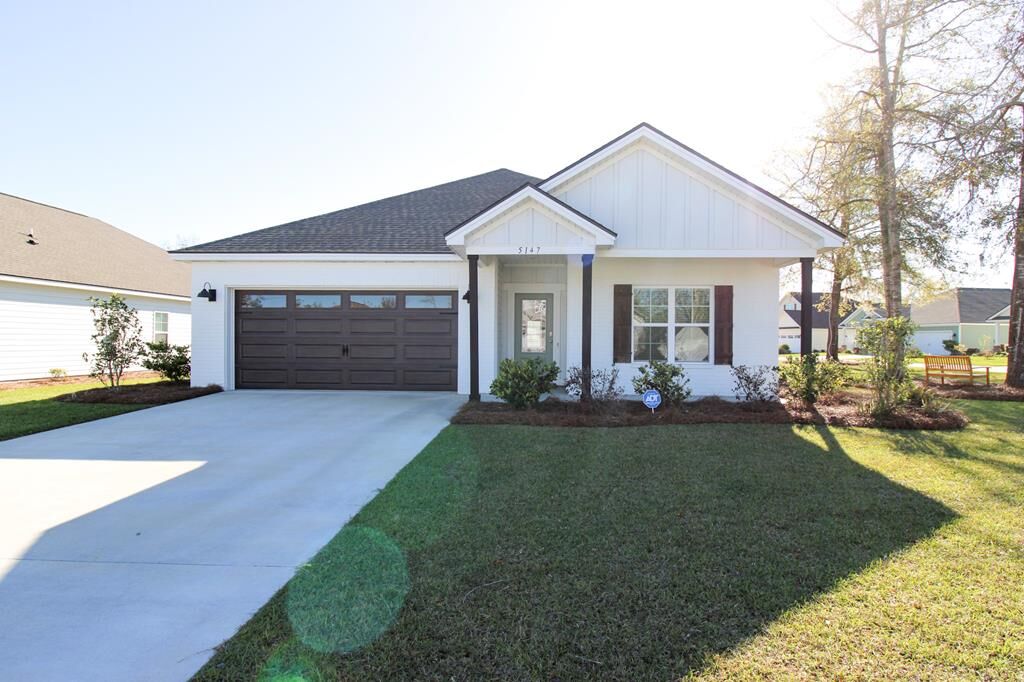 Property Photo:  5147 Grand Oak Cir  GA 31636 