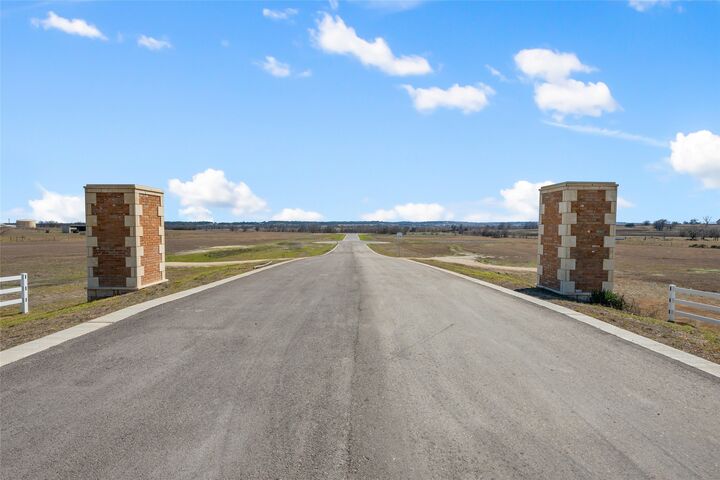 Property Photo:  2558 E Fm 487  TX 76537 