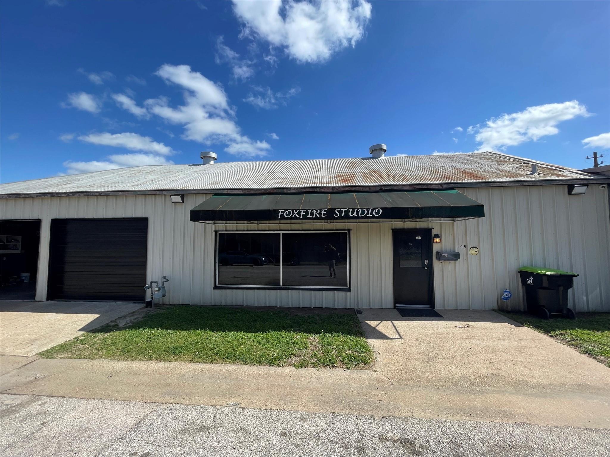 Property Photo: 105 S 2nd Street TX 77469