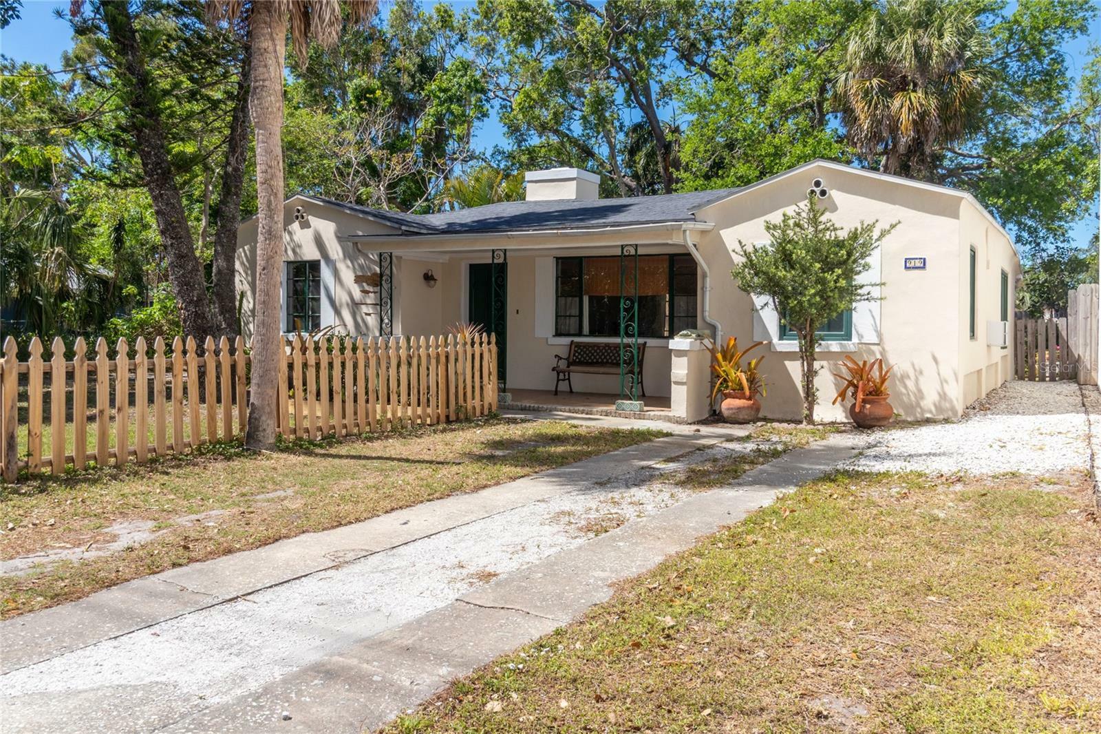 Property Photo: 919 N Osprey Avenue FL 34236