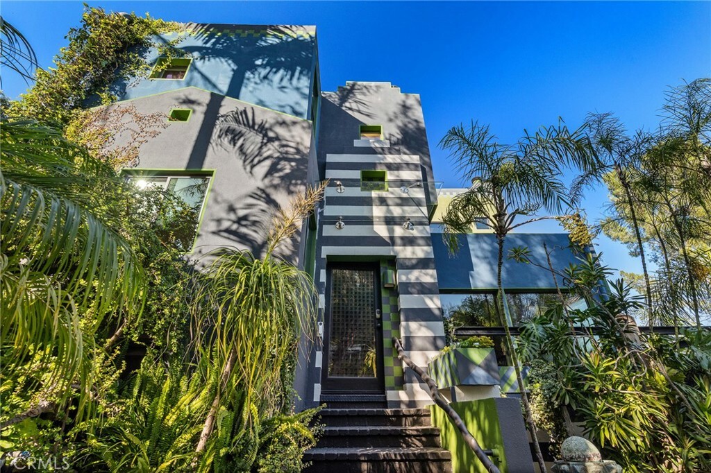 Property Photo: 6907 Treasure Trail CA 90068