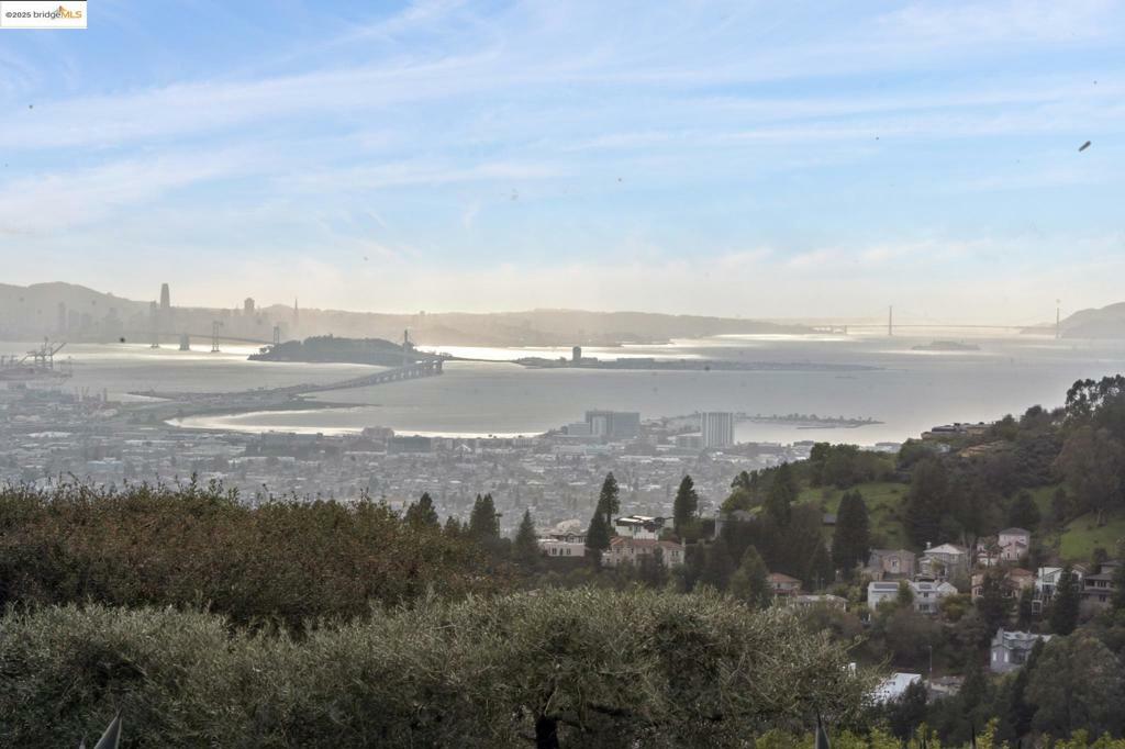 5 Woodside Way  Oakland CA 94611 photo