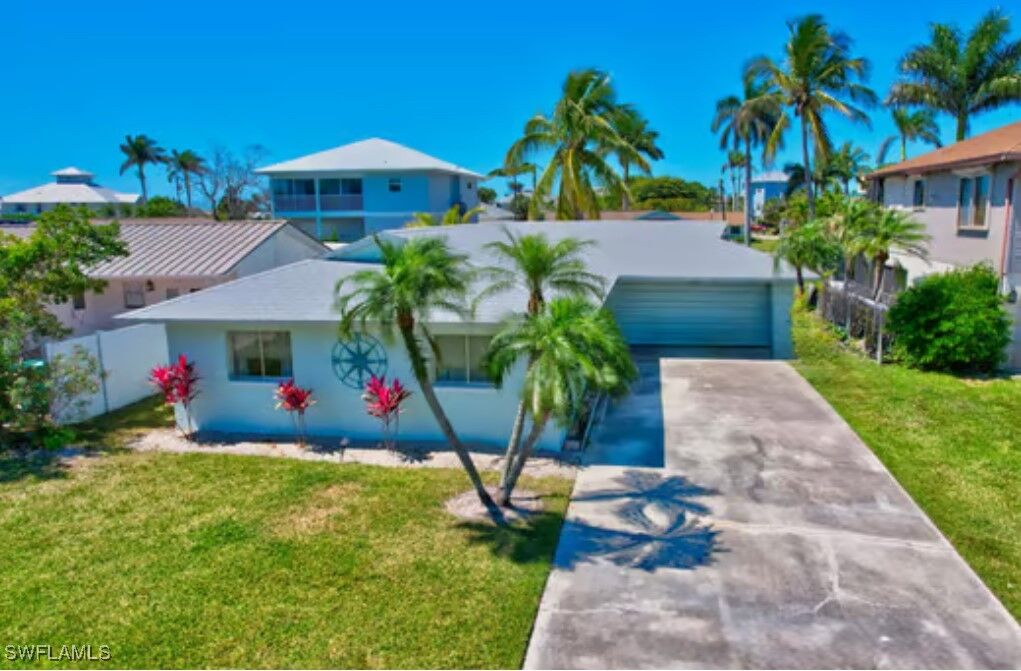 Property Photo:  116 Capri Boulevard  FL 34113 