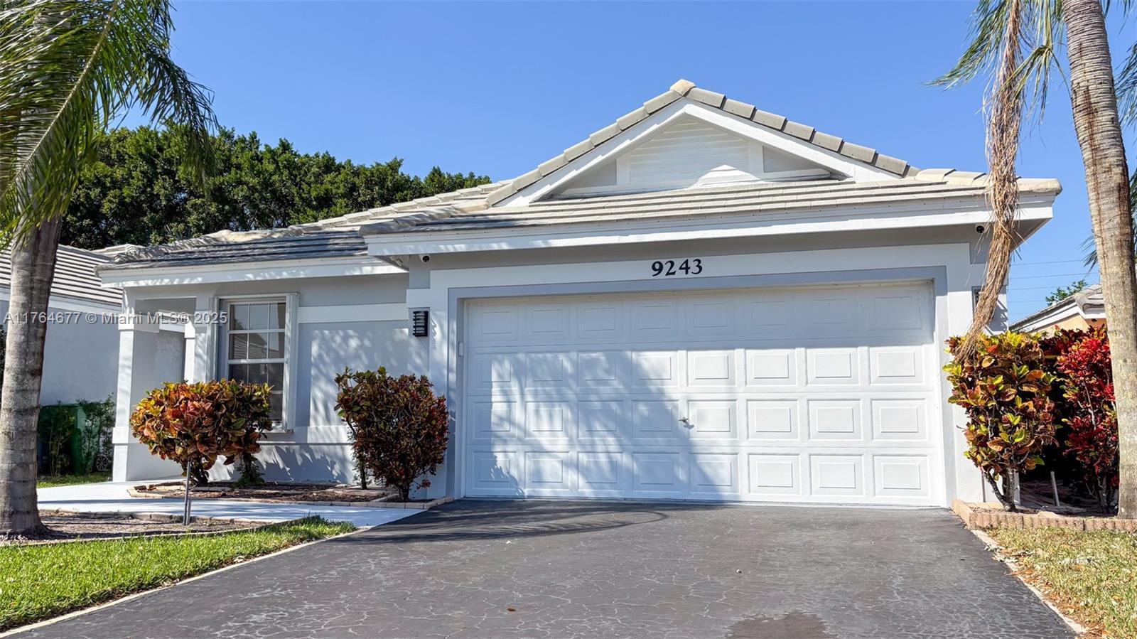 Property Photo:  9243 Arborwood Cir  FL 33328 