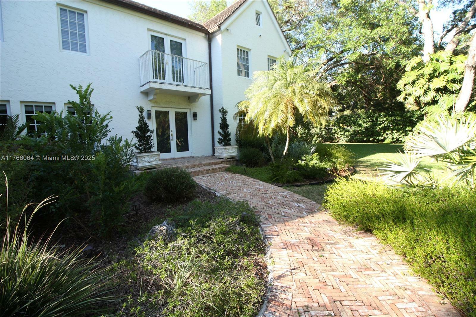 Property Photo: 6750 Granada Blvd FL 33146