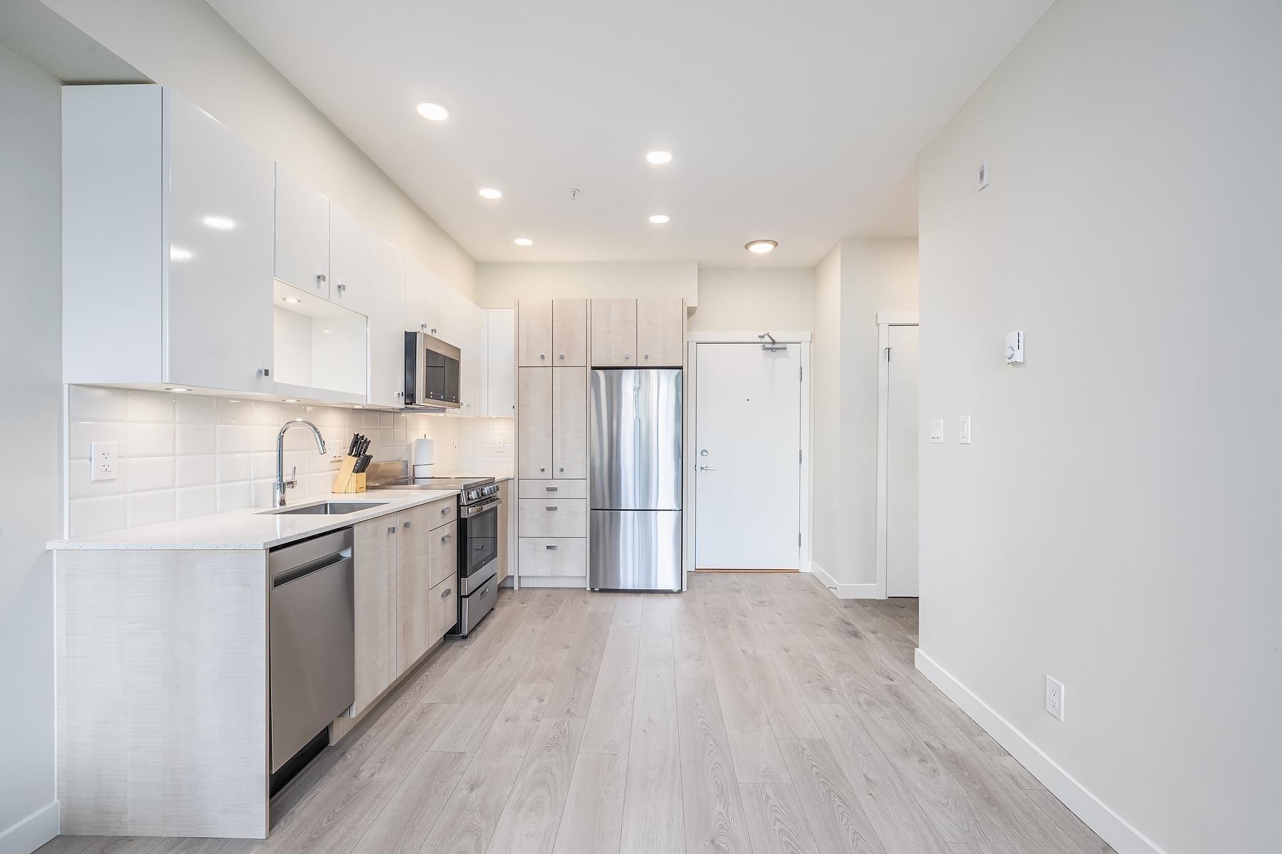 Photo de la propriété: 10838 Whalley Boulevard 114 BC V3R 0G8