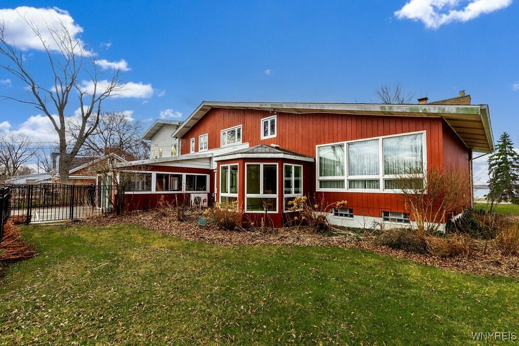Property Photo: 1285 West River Road NY 14072