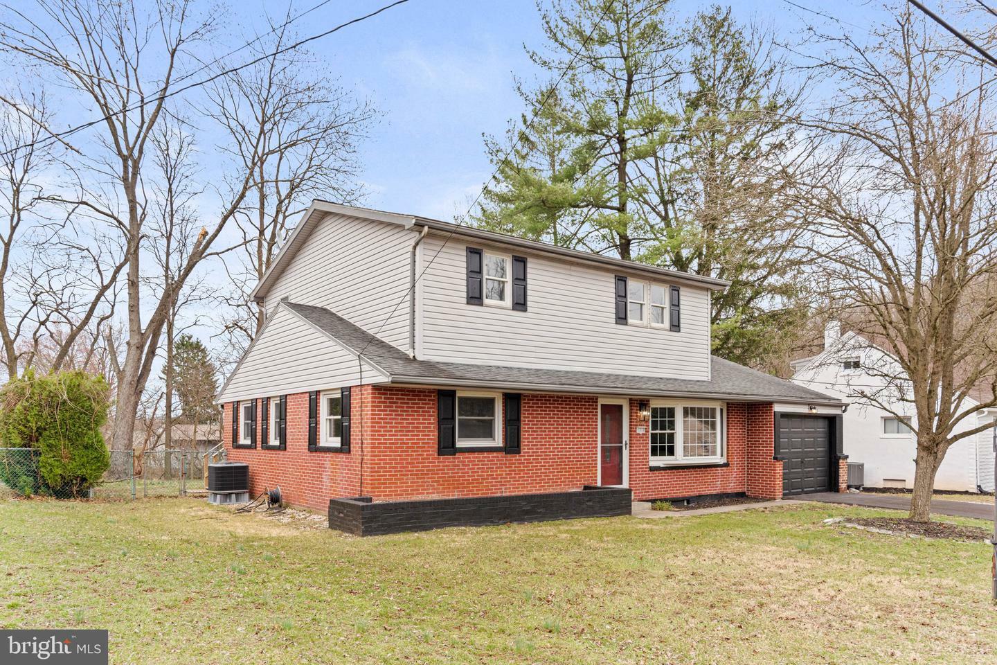 Property Photo: 1517 Embassy Drive PA 17109