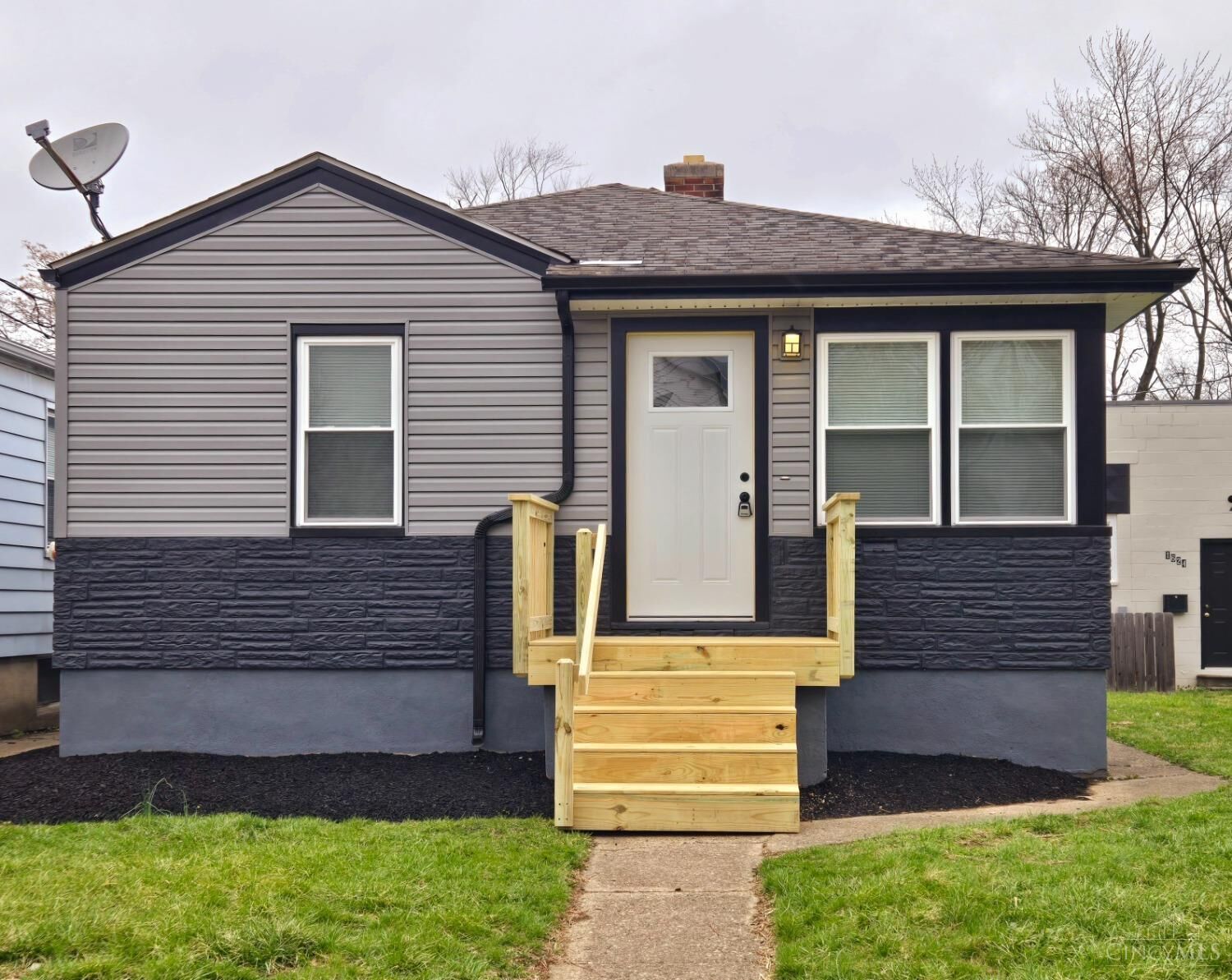 Property Photo: 1620 Edison Ave OH 45011