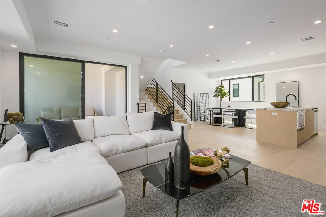 Property Photo:  1424 N Jonah Ln  CA 90028 