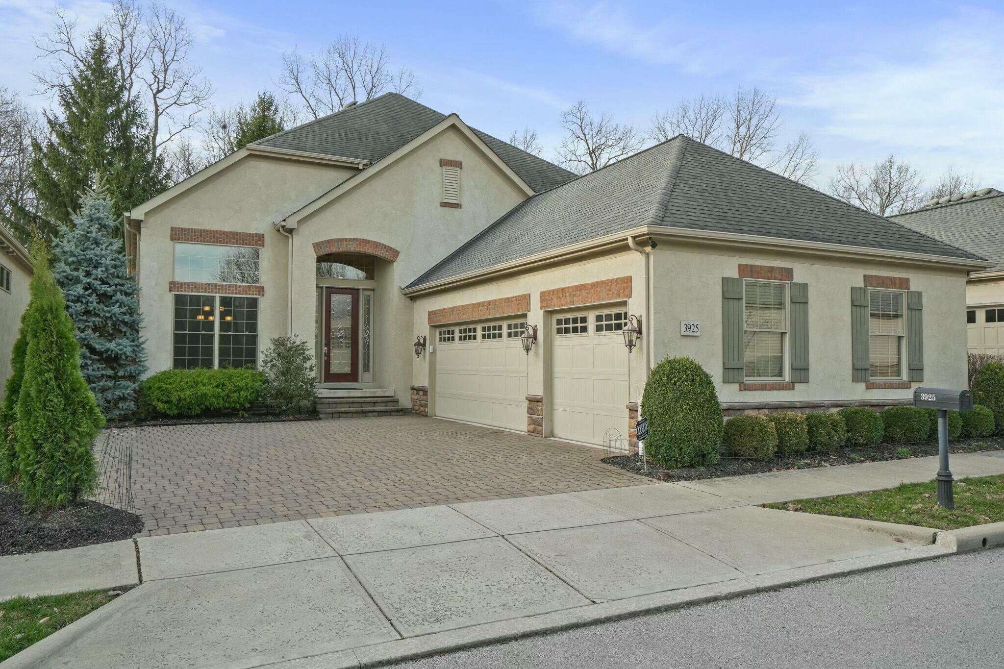 Property Photo: 3925 Shadowstone Way OH 43221