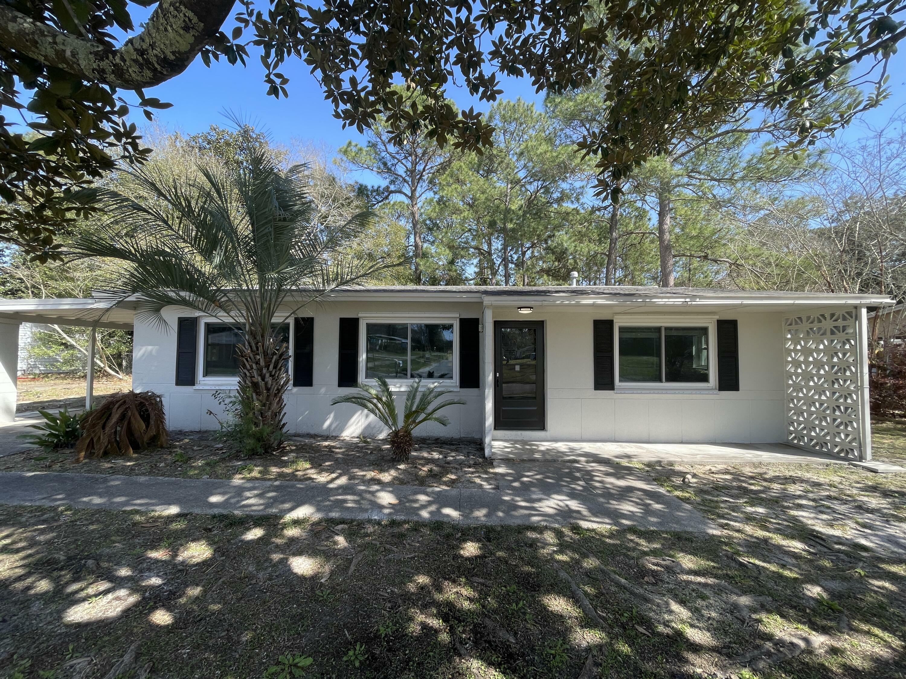 Property Photo: 290 Anderson Drive FL 32569