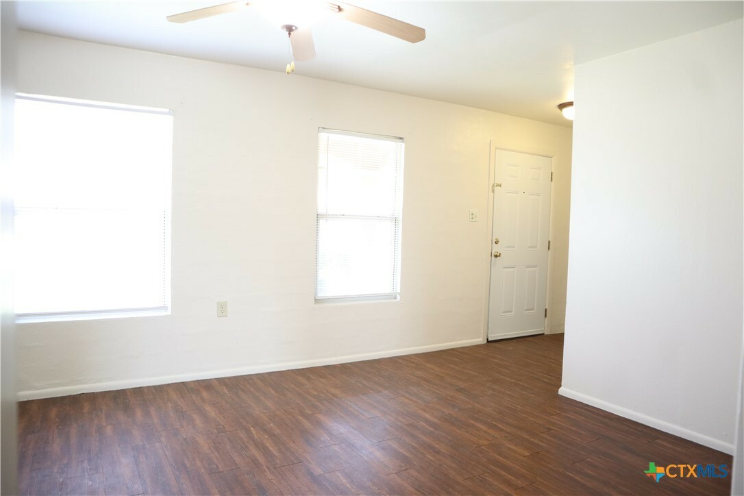 Property Photo: 1403 Canary Lane TX 78155