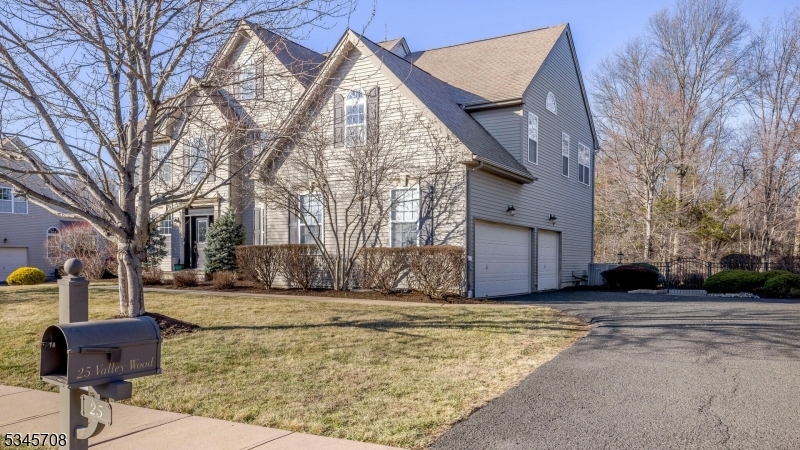 Property Photo: 25 Valley Wood Dr NJ 08873
