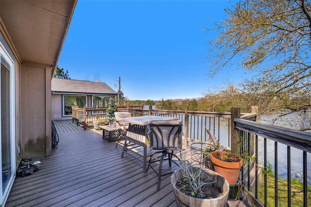 Property Photo:  905 Brook Forest Drive  TX 77385 