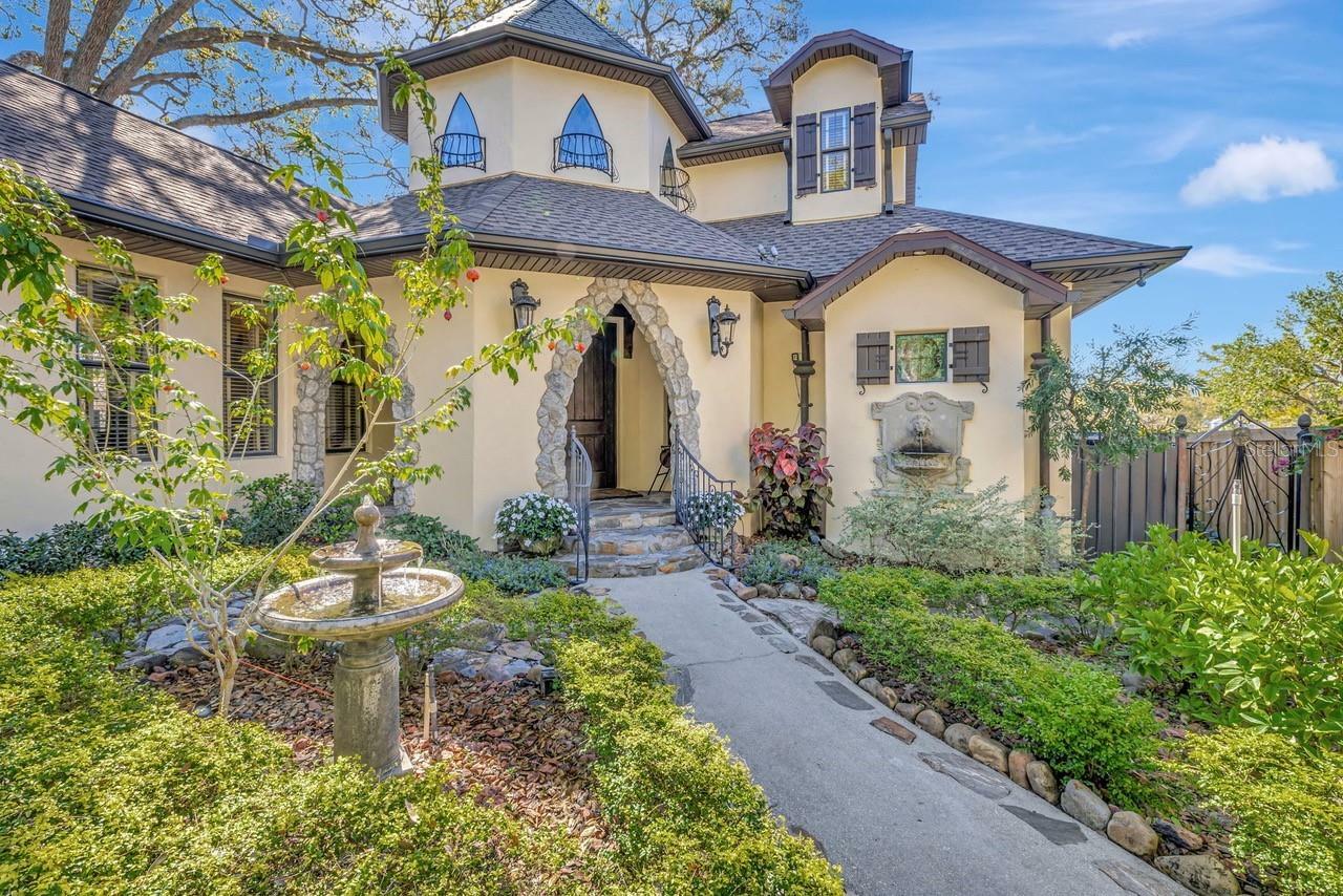 Property Photo: 1108 W Charter Street FL 33602