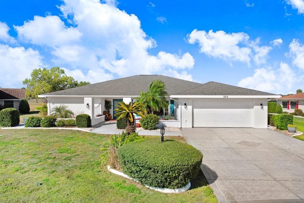 Property Photo: 303 Cranston Place FL 33573