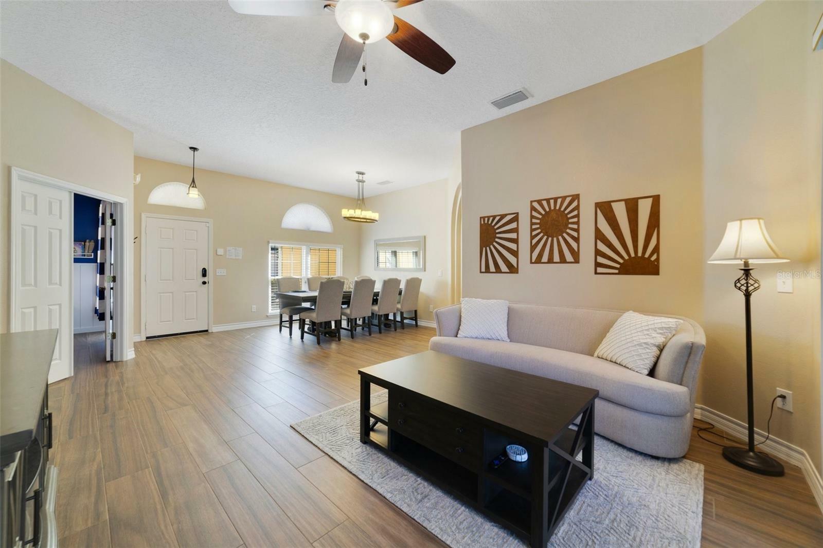 Property Photo: 419 Coventry Road FL 33897