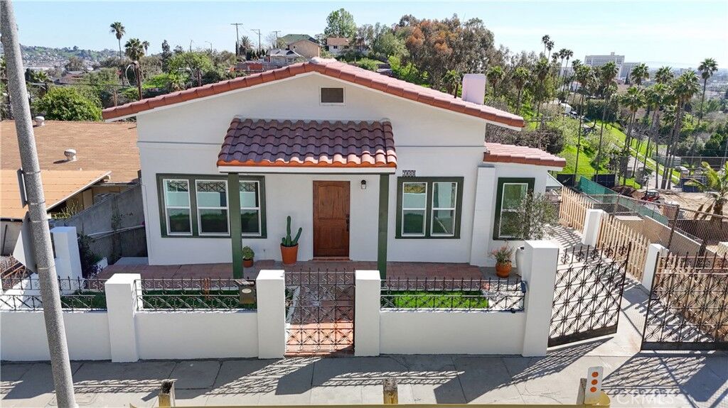 Property Photo: 3800 Lincoln High Place CA 90031