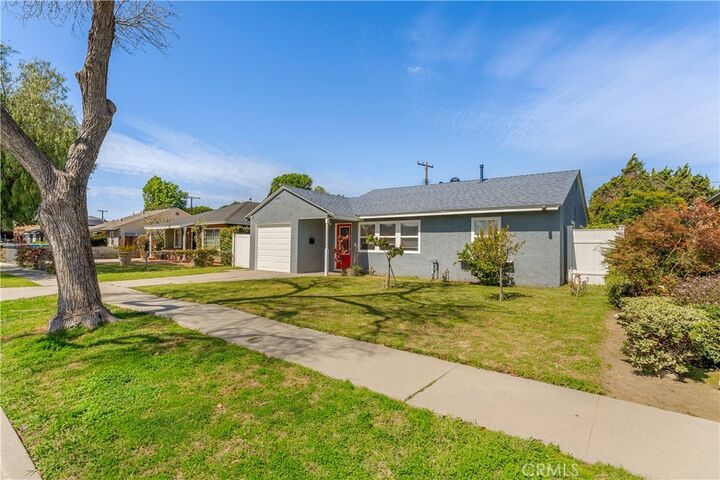 Property Photo: 3713 E La Jara Street CA 90805