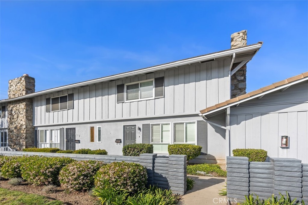 Property Photo: 1107 E 1st Street CA 92780
