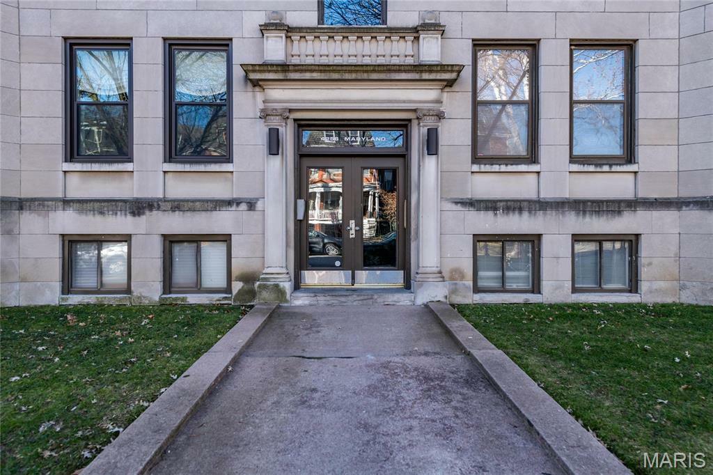 Property Photo: 4256 Maryland Avenue Llw MO 63108