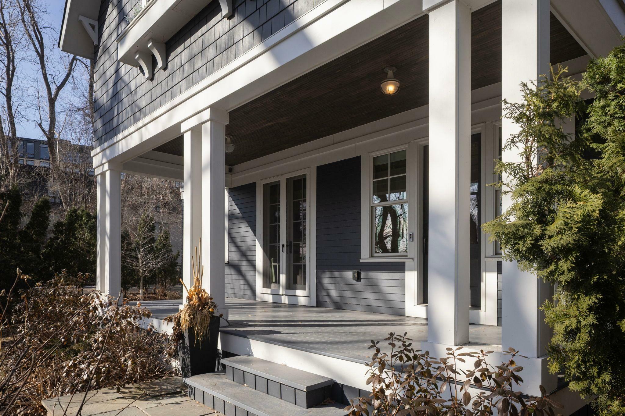 Property Photo: 2820 W Lake Of The Isles Parkway MN 55416