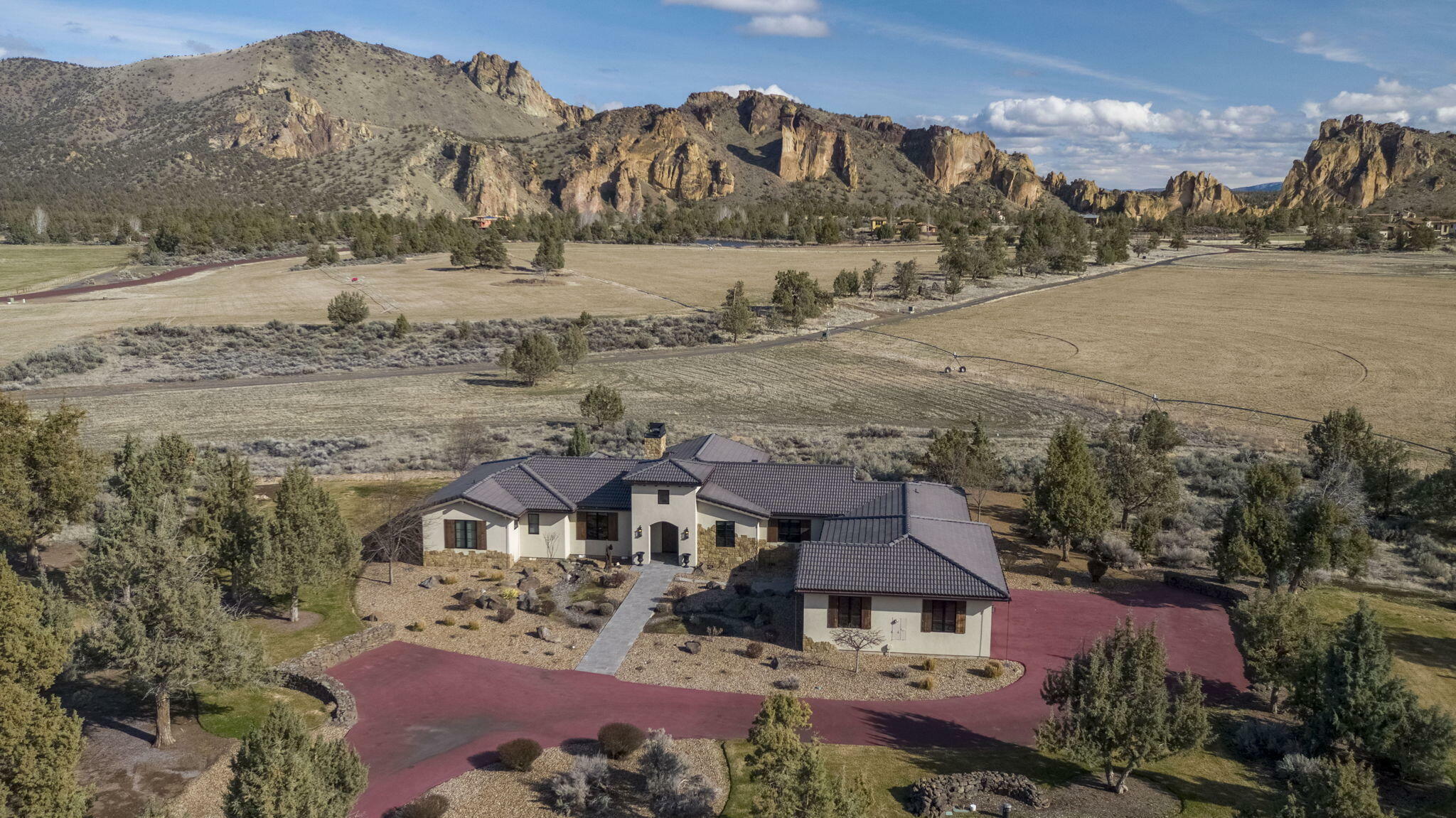 Property Photo: 271 Good Pasture Loop L.h. 49 OR 97760