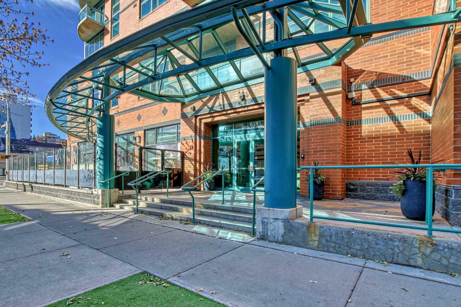 Property Photo: 836 15 Avenue SW 2205 AB T2R 1S2