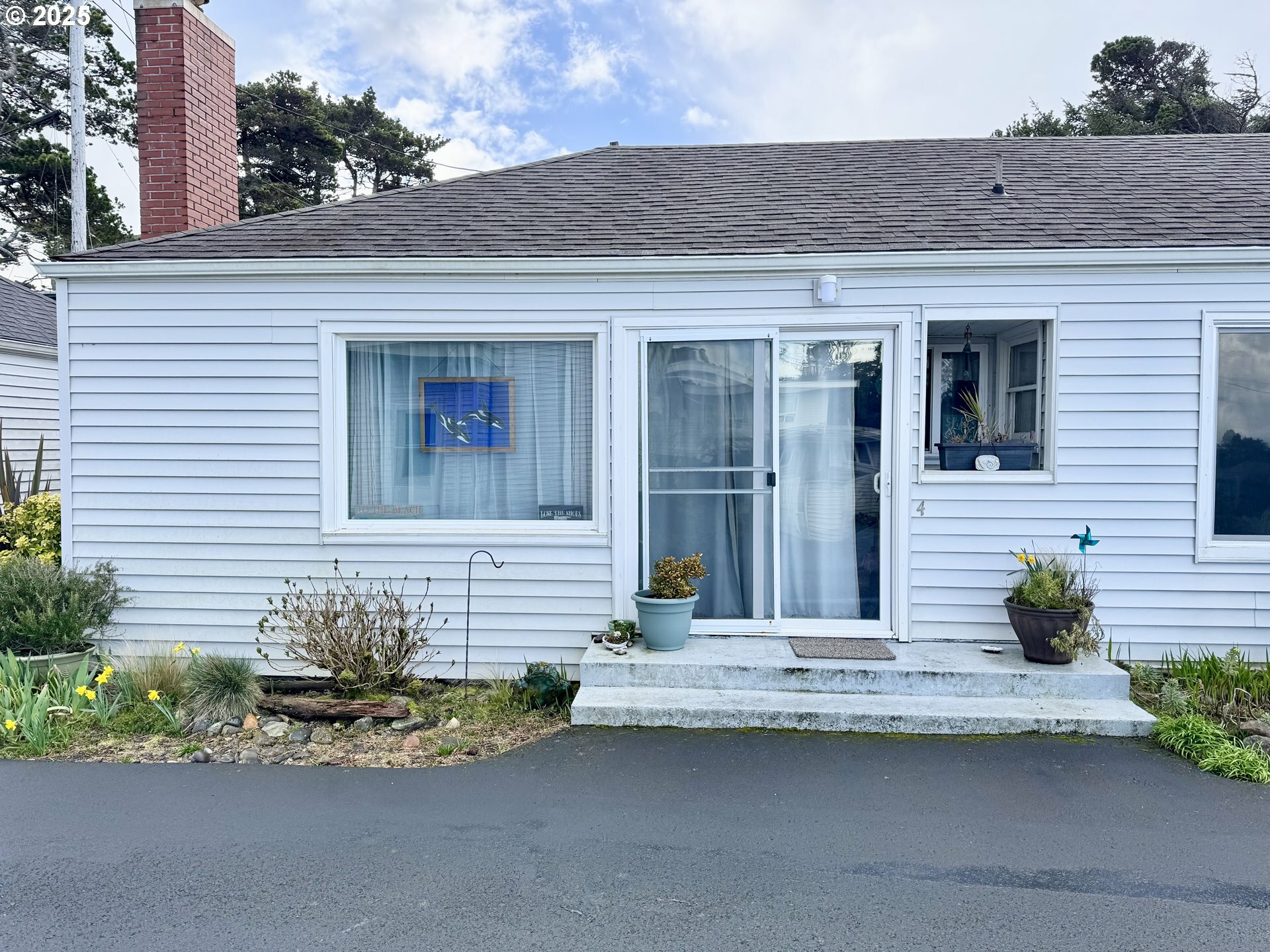 Property Photo: 4239 SW Highway 101 4 OR 97367
